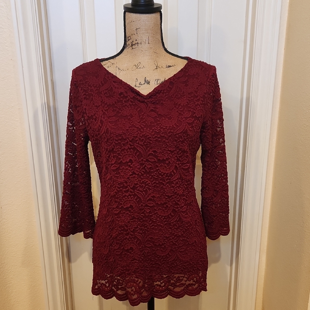 Elegant Lace V-Neck Top - Burgundy